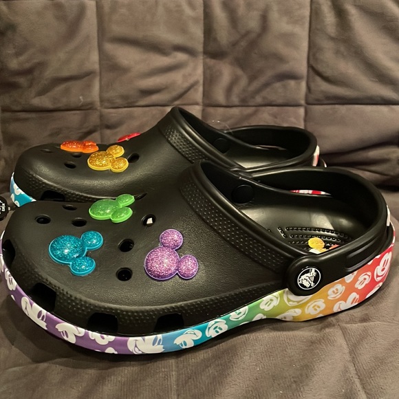 NWT CROCS Special Edition Classic Disney Rainbow Clog SOOOO COOL!! - Picture 4 of 10